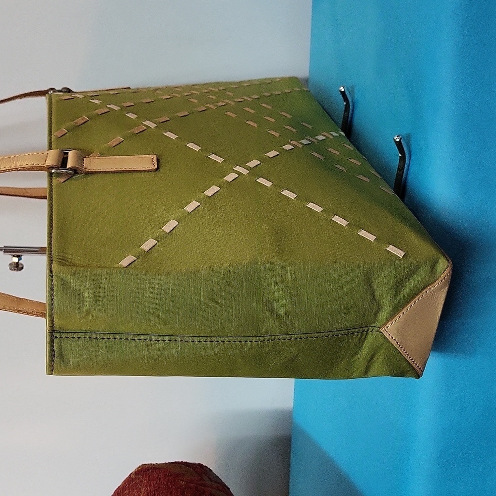 Burberry Green Tote - Picture 3 of 14